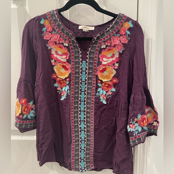 Andree Tops - Andree by Unit women’s floral embroidered shirt with bell sleeves, size small